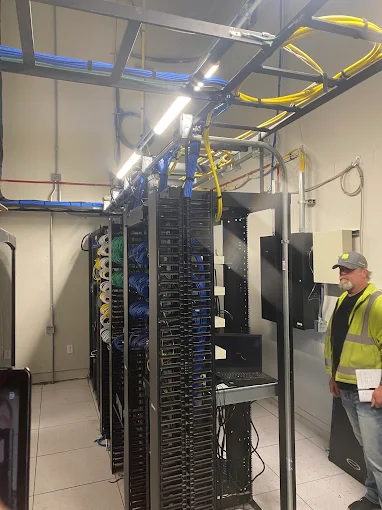 Structured cabling and network racks in a commercial data room